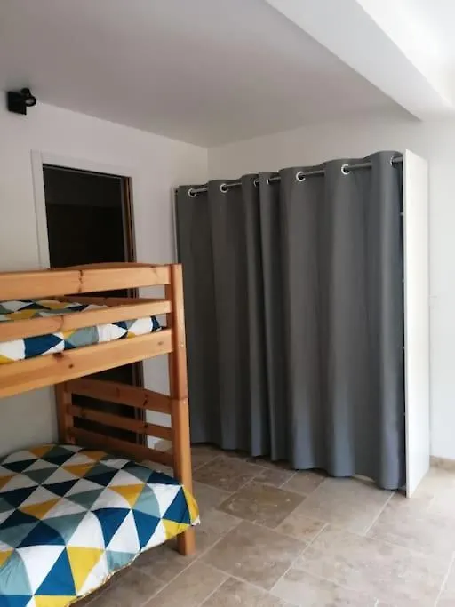 Joli Studio Calme Et Moderne Pertuis 0*,  France